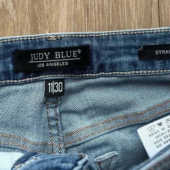 Judy Blue Distressed Straight Leg Jeans Size 11 | 30 - Picture 2 of 5